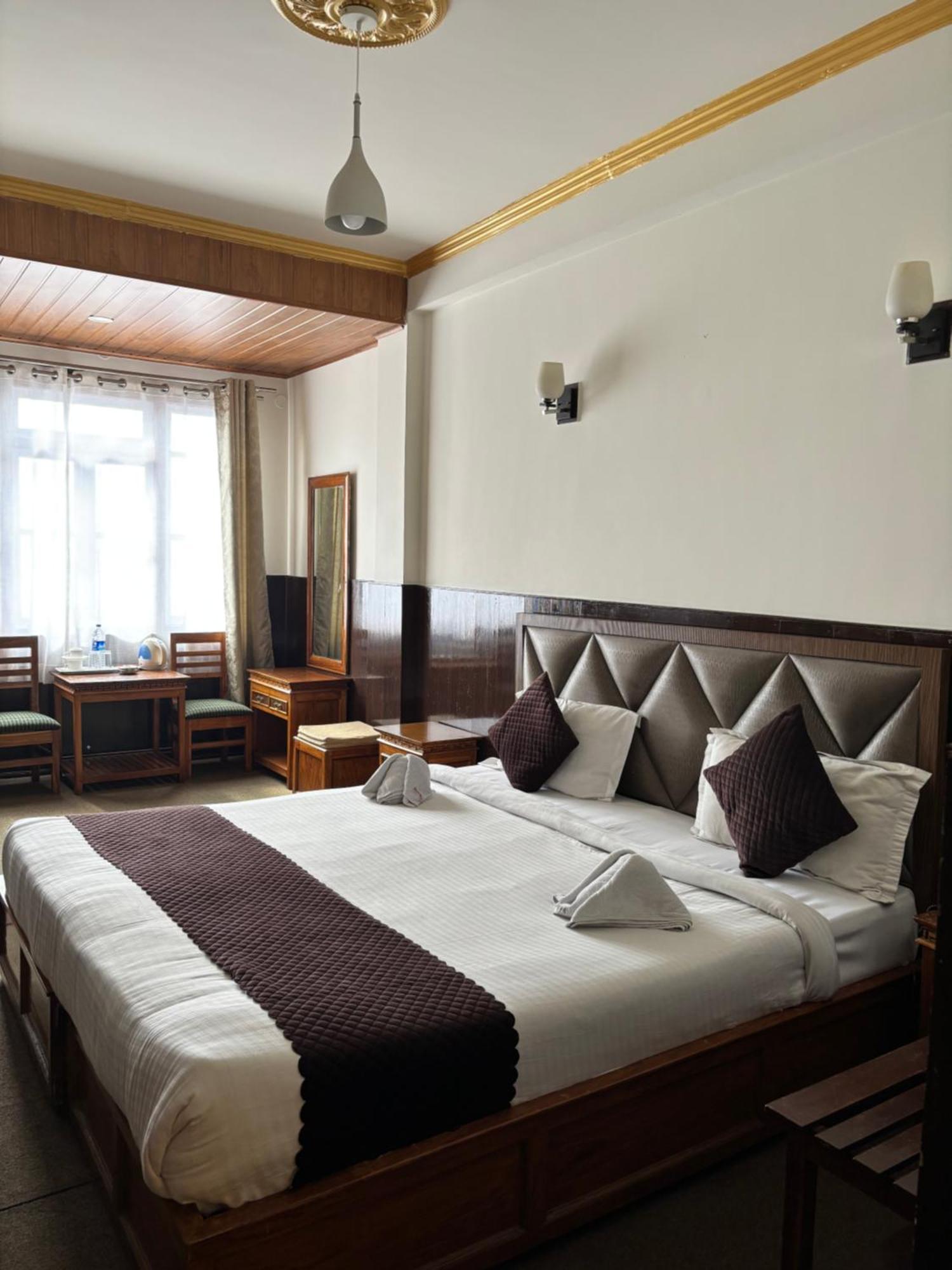 Hotel Kasturi Palace & Restaurant Darjeeling 大吉岭 外观 照片