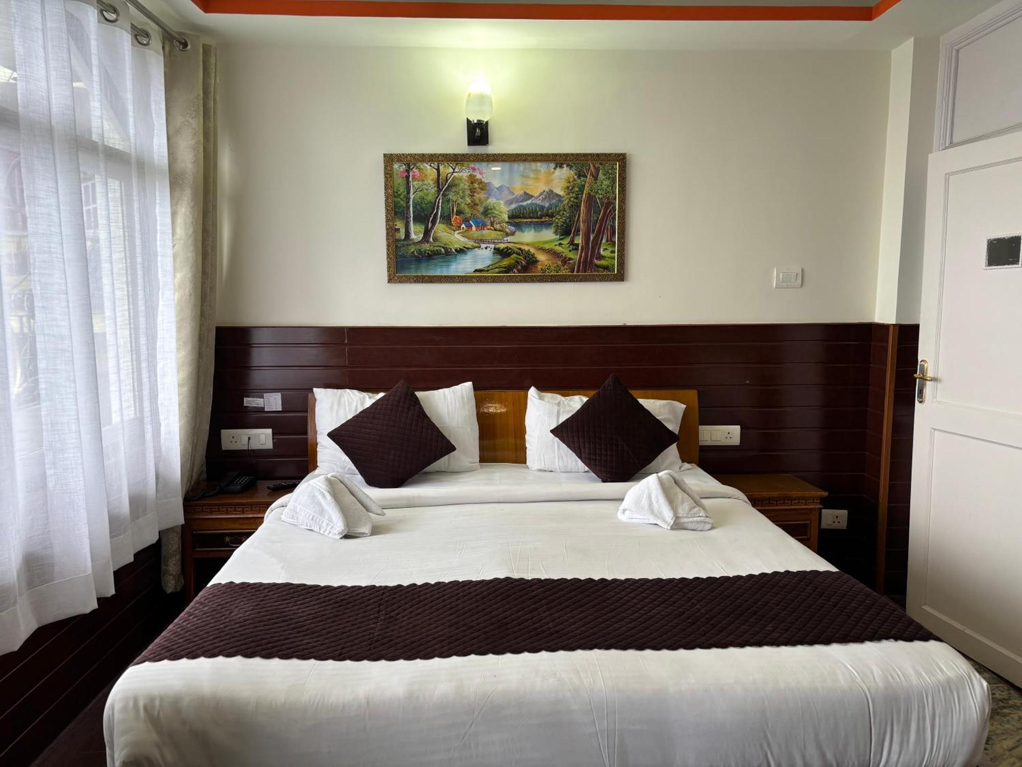 Hotel Kasturi Palace & Restaurant Darjeeling 大吉岭 外观 照片