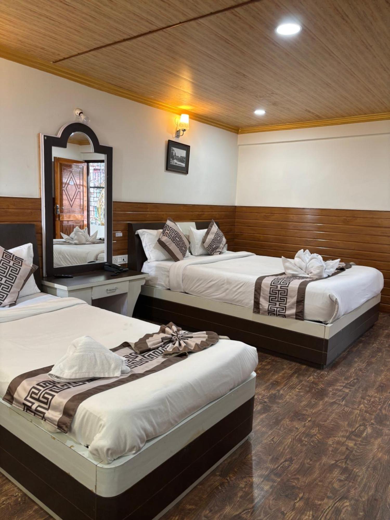 Hotel Kasturi Palace & Restaurant Darjeeling 大吉岭 外观 照片